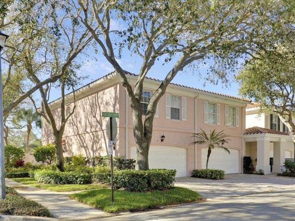 6 Oakleaf Court, Tequesta, FL 33469