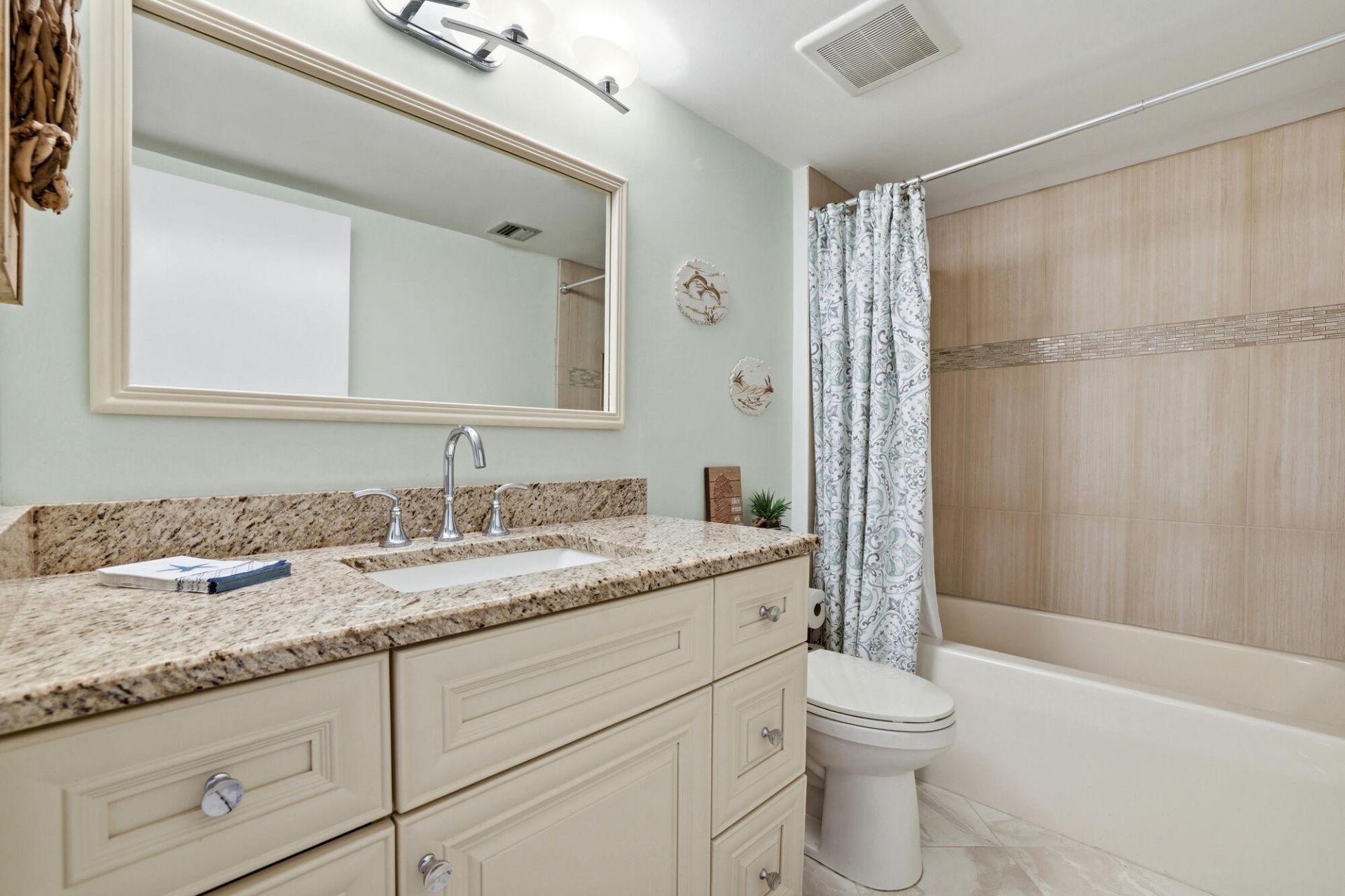 401 Ocean Bluffs Boulevard, Unit 104, Jupiter, FL 33477 Photo