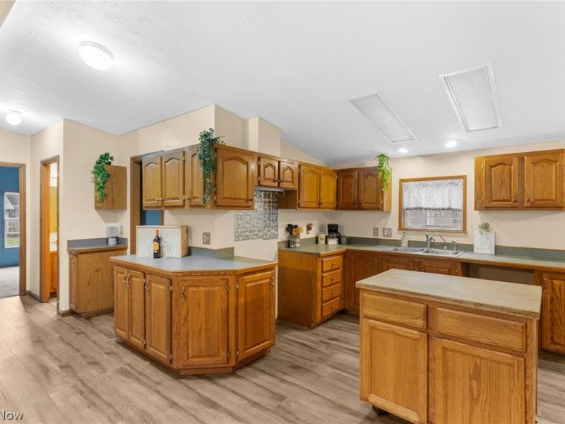 1367 Housel Craft Road, Bristolville, OH 44402 Photo 11