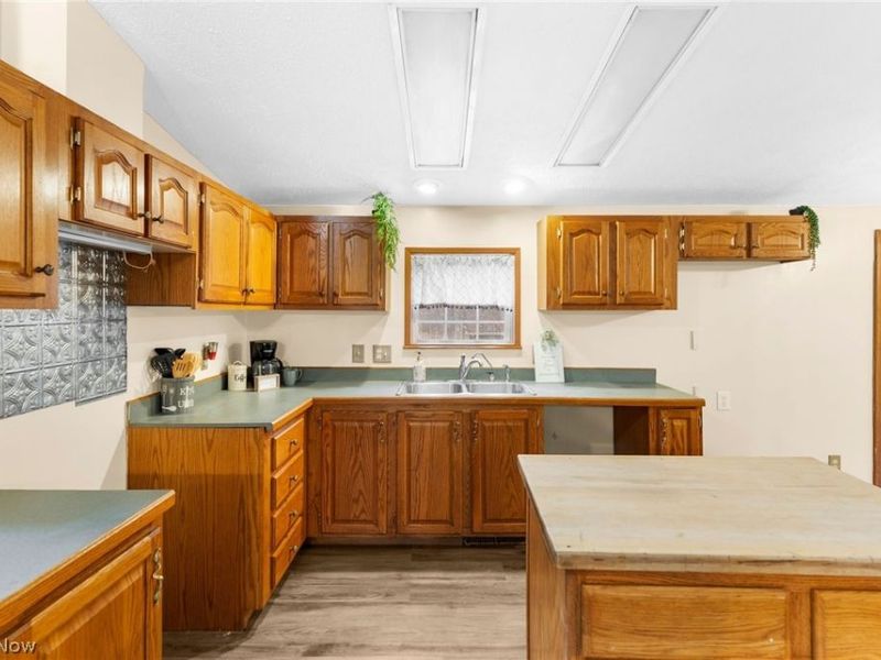 1367 Housel Craft Road, Bristolville, OH 44402 Photo 12