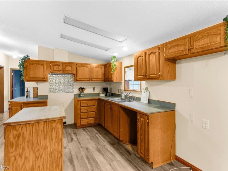 1367 Housel Craft Road, Bristolville, OH 44402 Photo 13