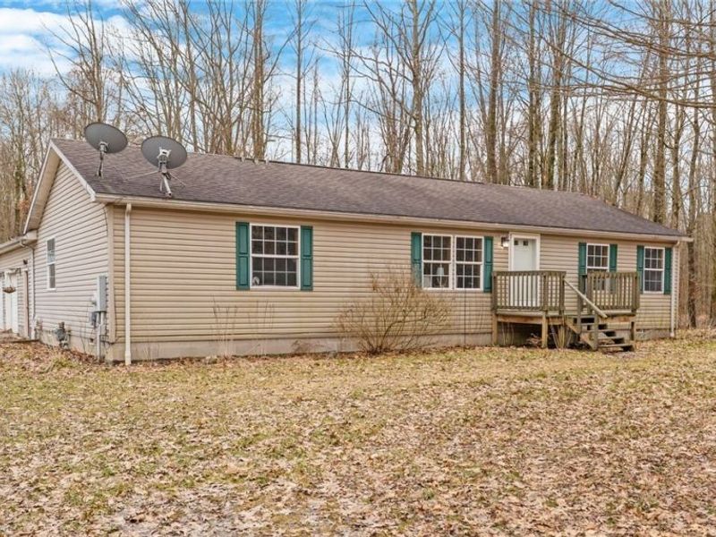 1367 Housel Craft Road, Bristolville, OH 44402 Photo 2