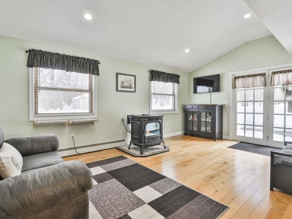 67 B Kienia Road, Hudson, NH 03051