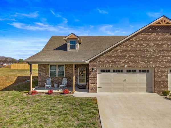 3040 Villas Creekside Drive, Dandridge, TN 37725