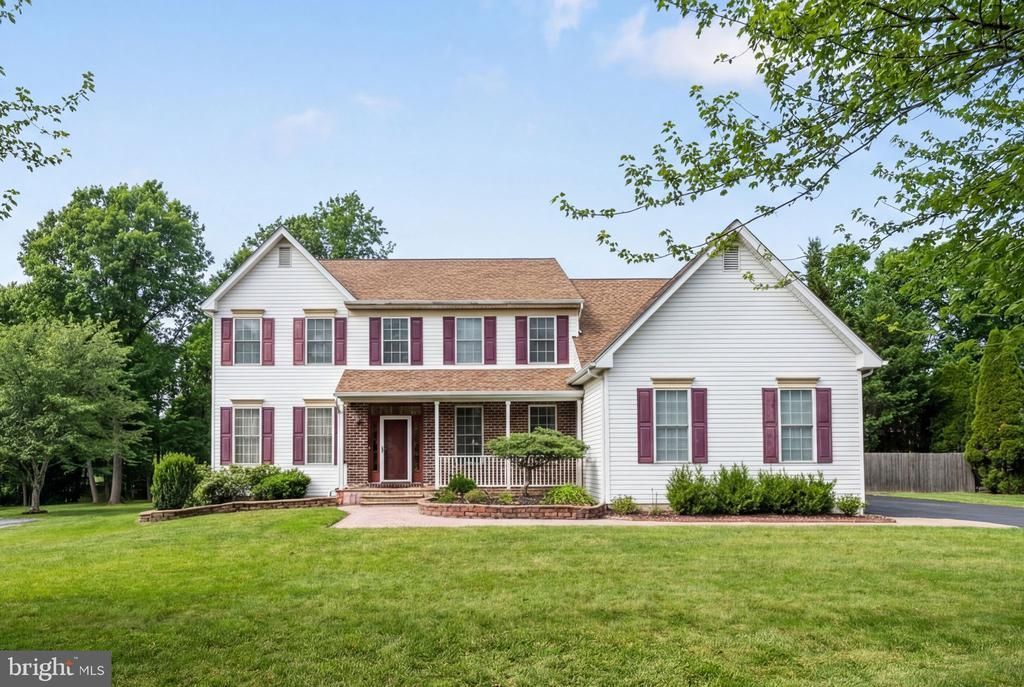 32 Woodsview Drive, Garnet Valley, PA 19060 Main Photo