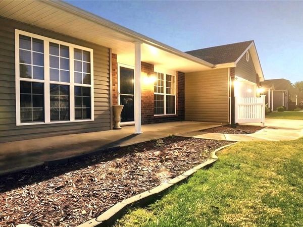 727 Country Lane, Raymore, MO 64083