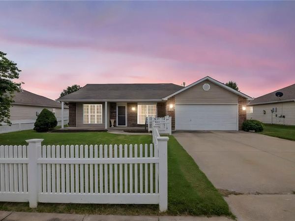 727 Country Lane, Raymore, MO 64083