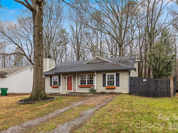 708 Pennwood Lane , Charlotte, NC 28215