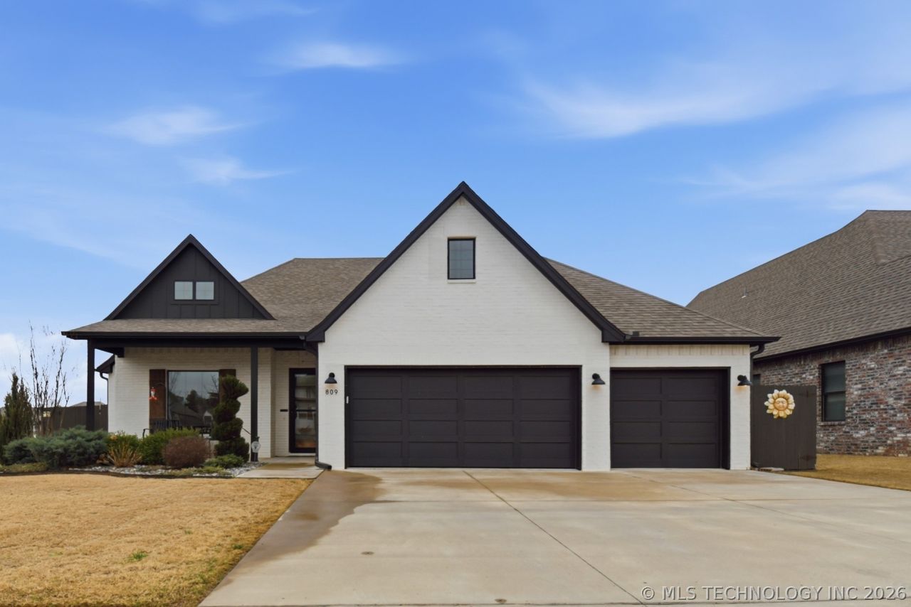 809 E Edgewater Place, Broken Arrow, OK 74012 Main Photo