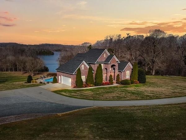 7653 Adams Farm Road, Randleman, NC 27317