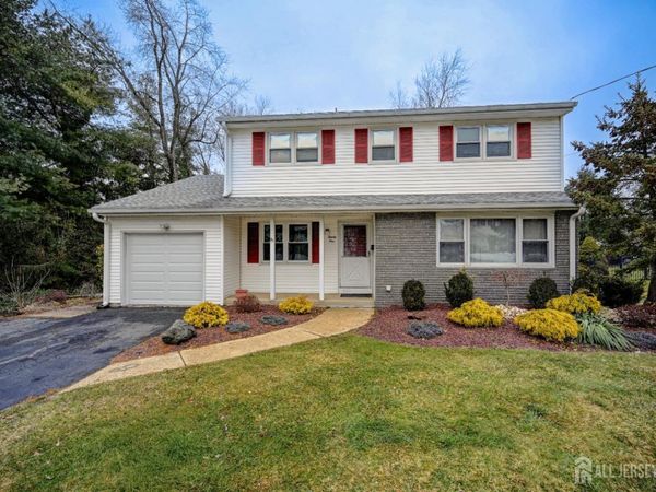 21 Warren Drive, Old Bridge, NJ 08857