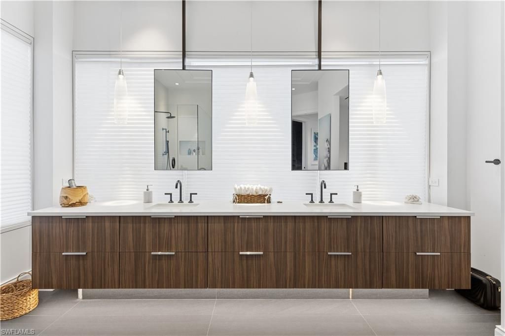 909 10th St S, Unit 201, Naples, FL 34102 Photo