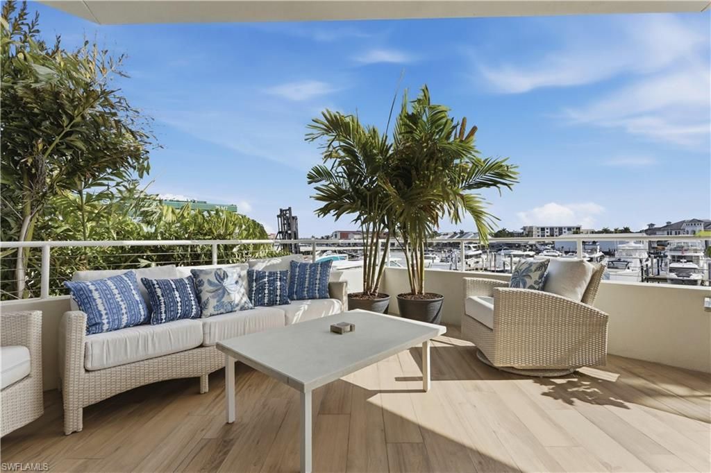 909 10th St S, Unit 201, Naples, FL 34102 Photo