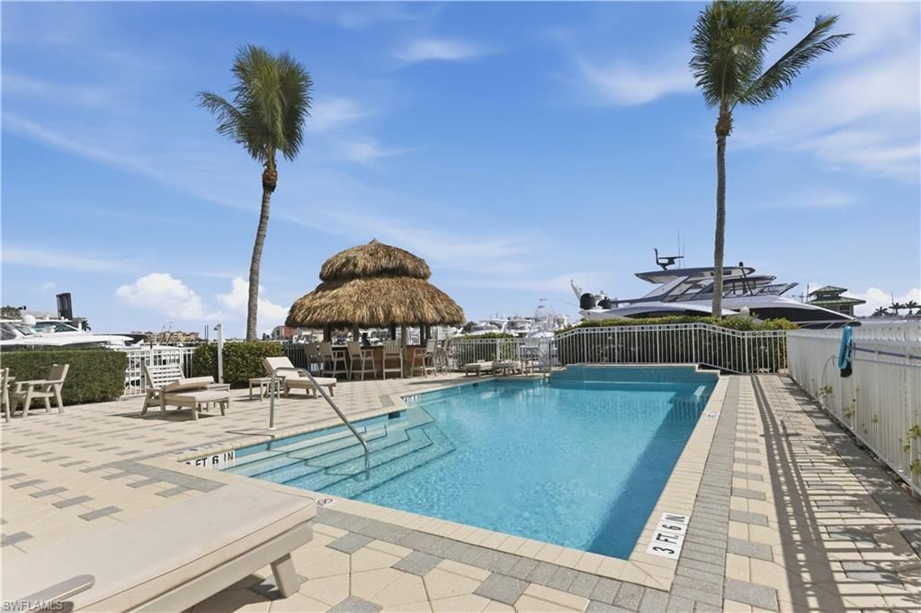 909 10th St S, Unit 201, Naples, FL 34102 Photo