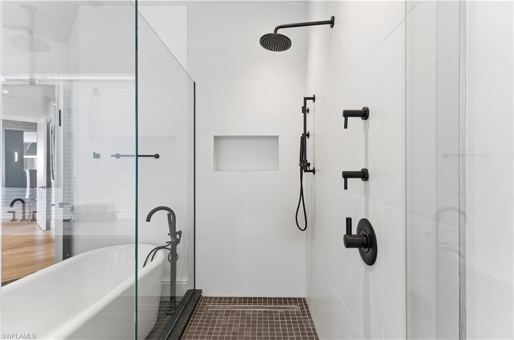 909 10th St S, Unit 201, Naples, FL 34102 Photo