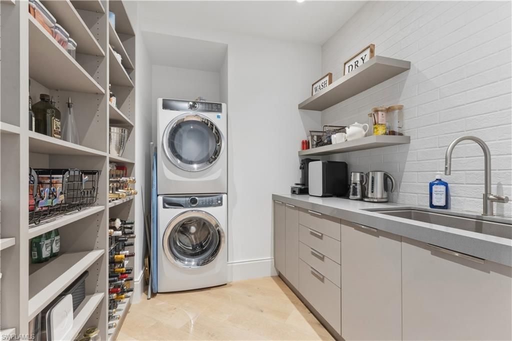 909 10th St S, Unit 201, Naples, FL 34102 Photo