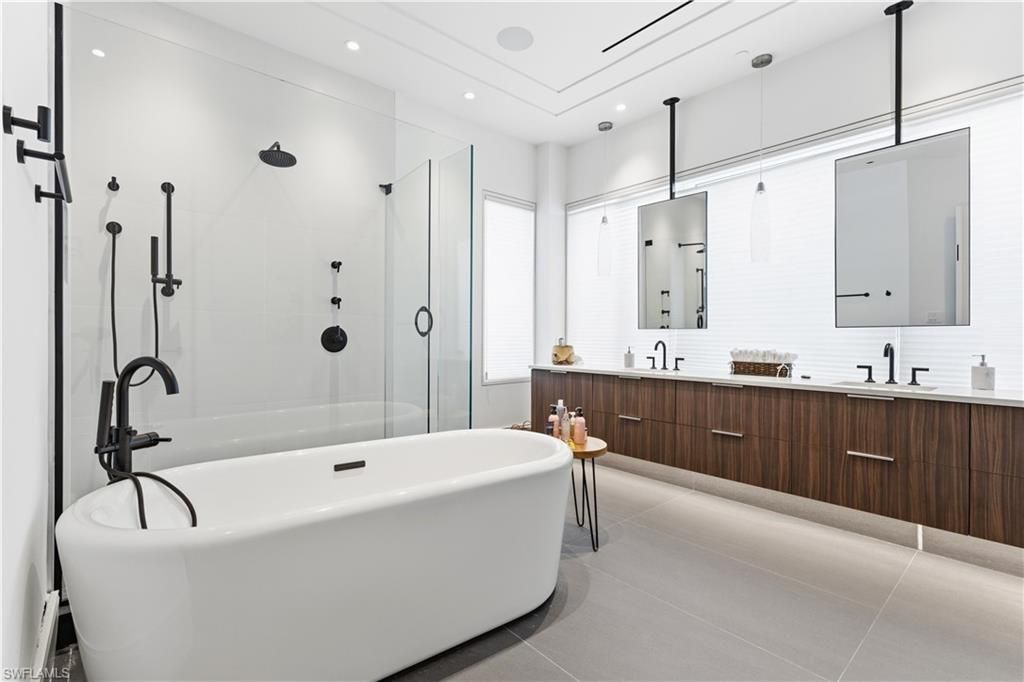 909 10th St S, Unit 201, Naples, FL 34102 Photo