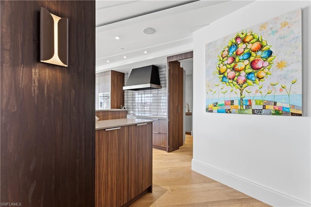 909 10th St S, Unit 201, Naples, FL 34102 Photo