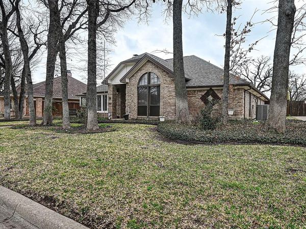 1916 Mill Run Drive, Arlington, TX 76006