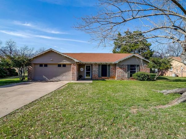 1022 Princeton Place , Cleburne, TX 76033