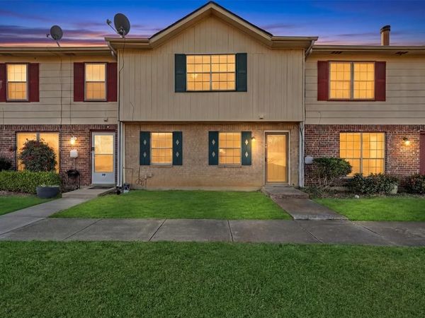 18 E Mountain Lane, Grand Prairie, TX 75052