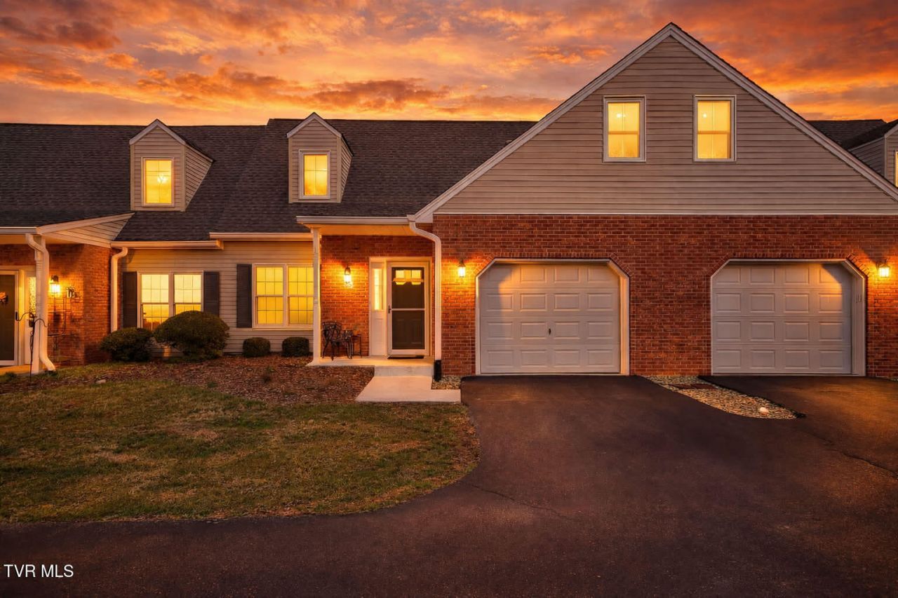 1725 West Lakeview Drive, Unit 62, Johnson City, TN 37601 Main Photo