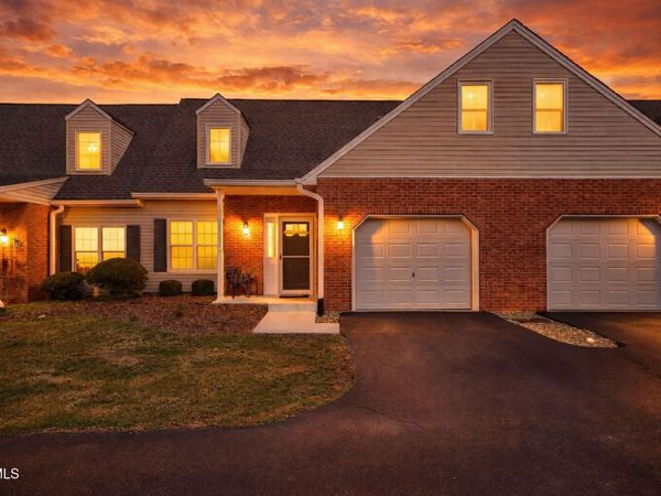 1725 West Lakeview Drive, Unit 62, Johnson City, TN 37601