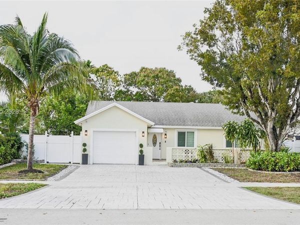 7105 SW 3rd Ct, North Lauderdale, FL 33068