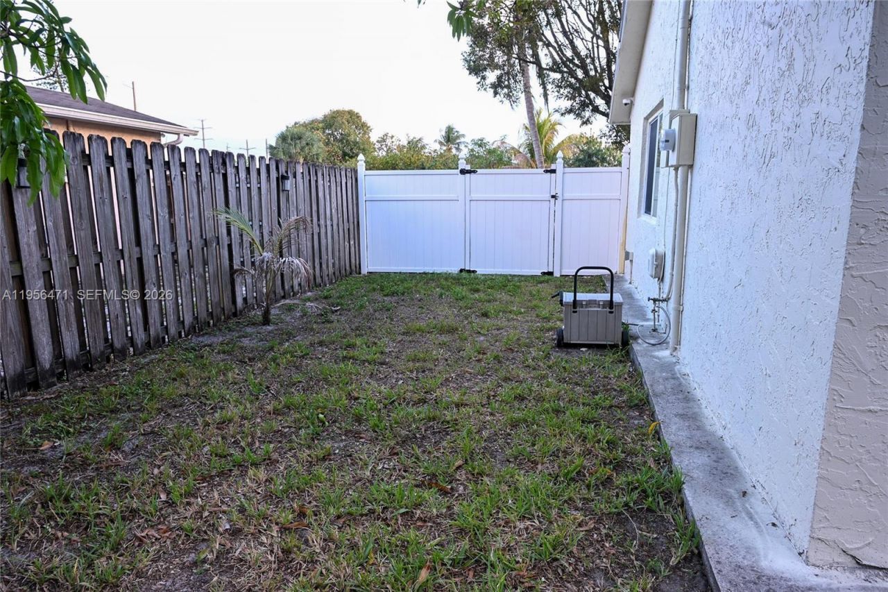 7105 SW 3rd Ct, North Lauderdale, FL 33068 Photo