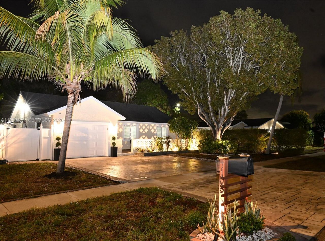 7105 SW 3rd Ct, North Lauderdale, FL 33068 Photo