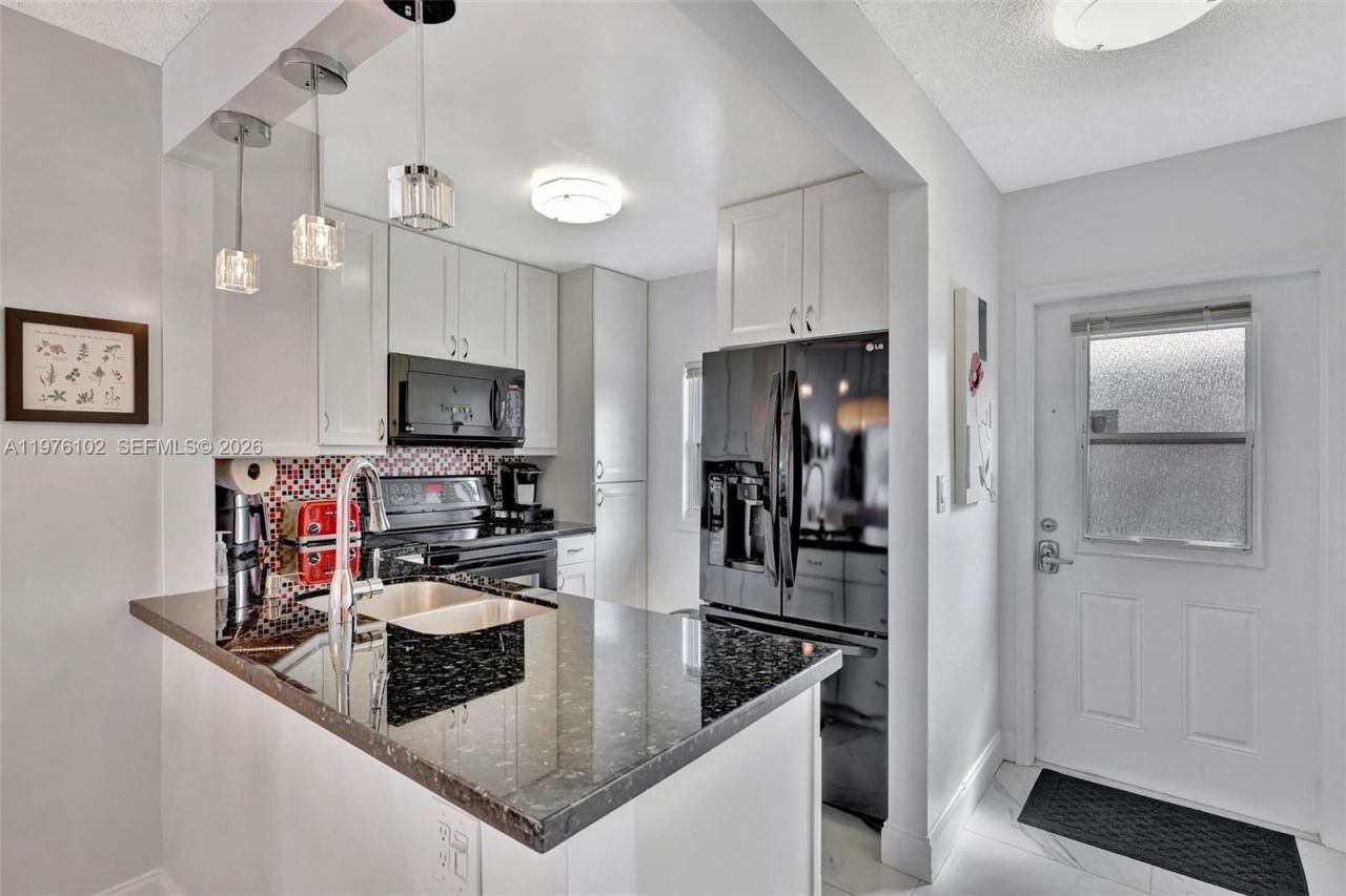 4705 NW 35th St , Unit 501, Lauderdale Lakes, FL 33319 Photo