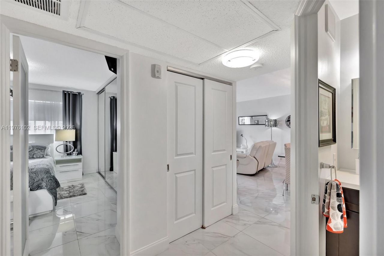 4705 NW 35th St , Unit 501, Lauderdale Lakes, FL 33319 Photo