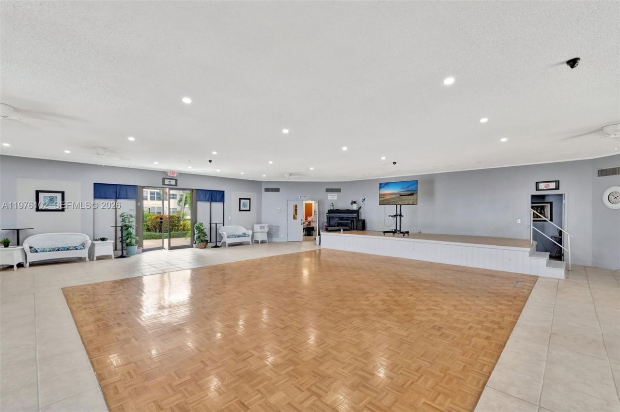 4705 NW 35th St , Unit 501, Lauderdale Lakes, FL 33319 Photo