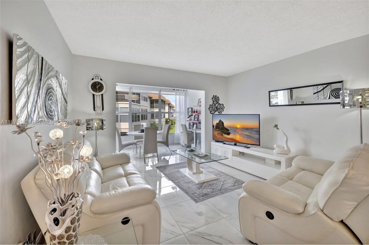 4705 NW 35th St , Unit 501, Lauderdale Lakes, FL 33319 Photo