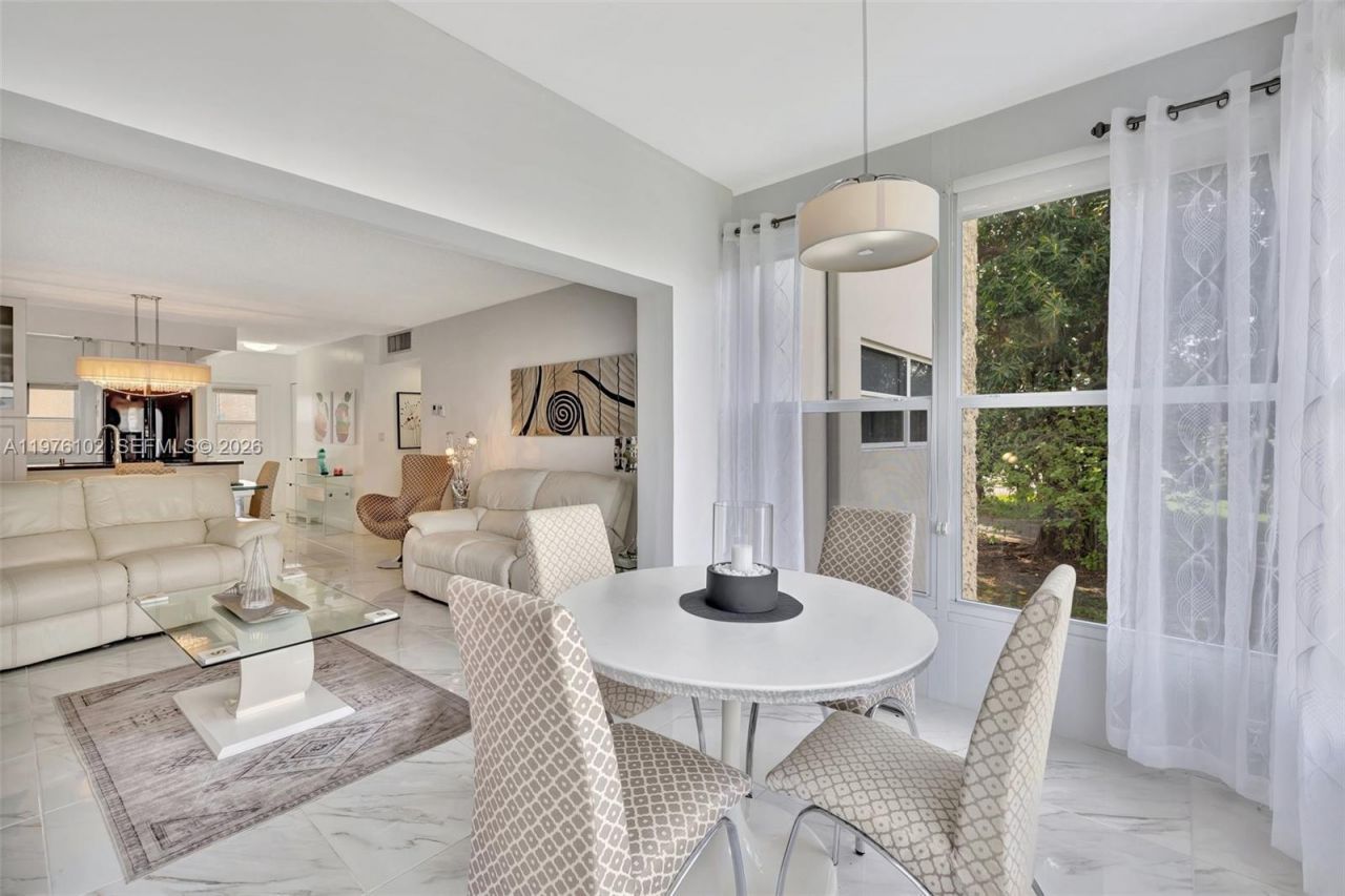 4705 NW 35th St , Unit 501, Lauderdale Lakes, FL 33319 Photo