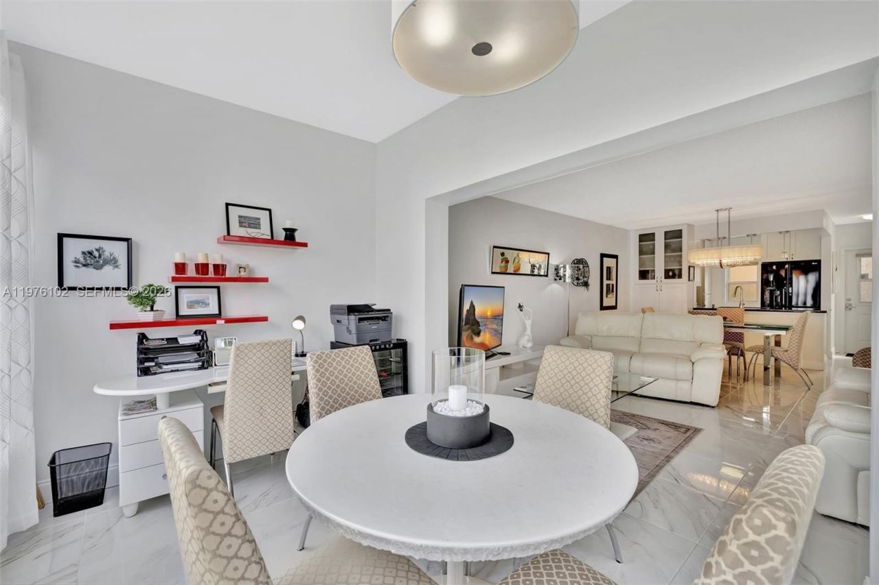 4705 NW 35th St , Unit 501, Lauderdale Lakes, FL 33319 Photo