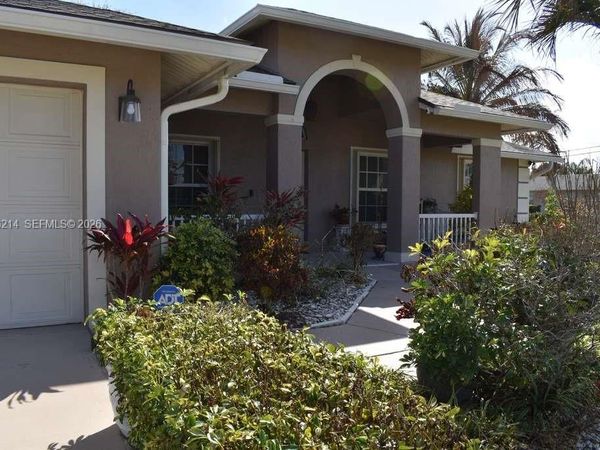 1084 SW Di Lido Ln, Port St. Lucie, FL 34953