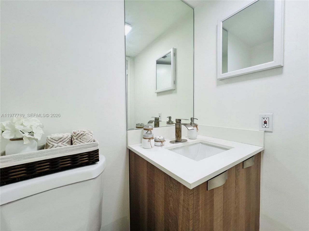 540 Brickell Key Dr, Unit 202, Miami, FL 33131 Photo