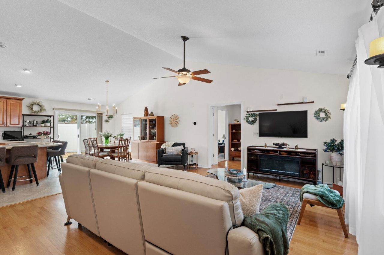 2494 Burning Tree Ln. Photo 6