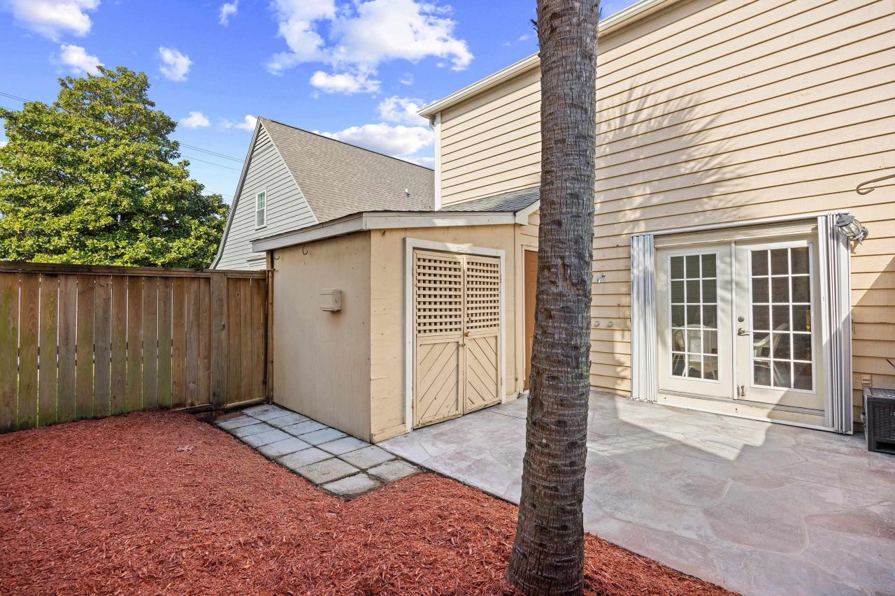 1004 Edge Dr.  Photo 10