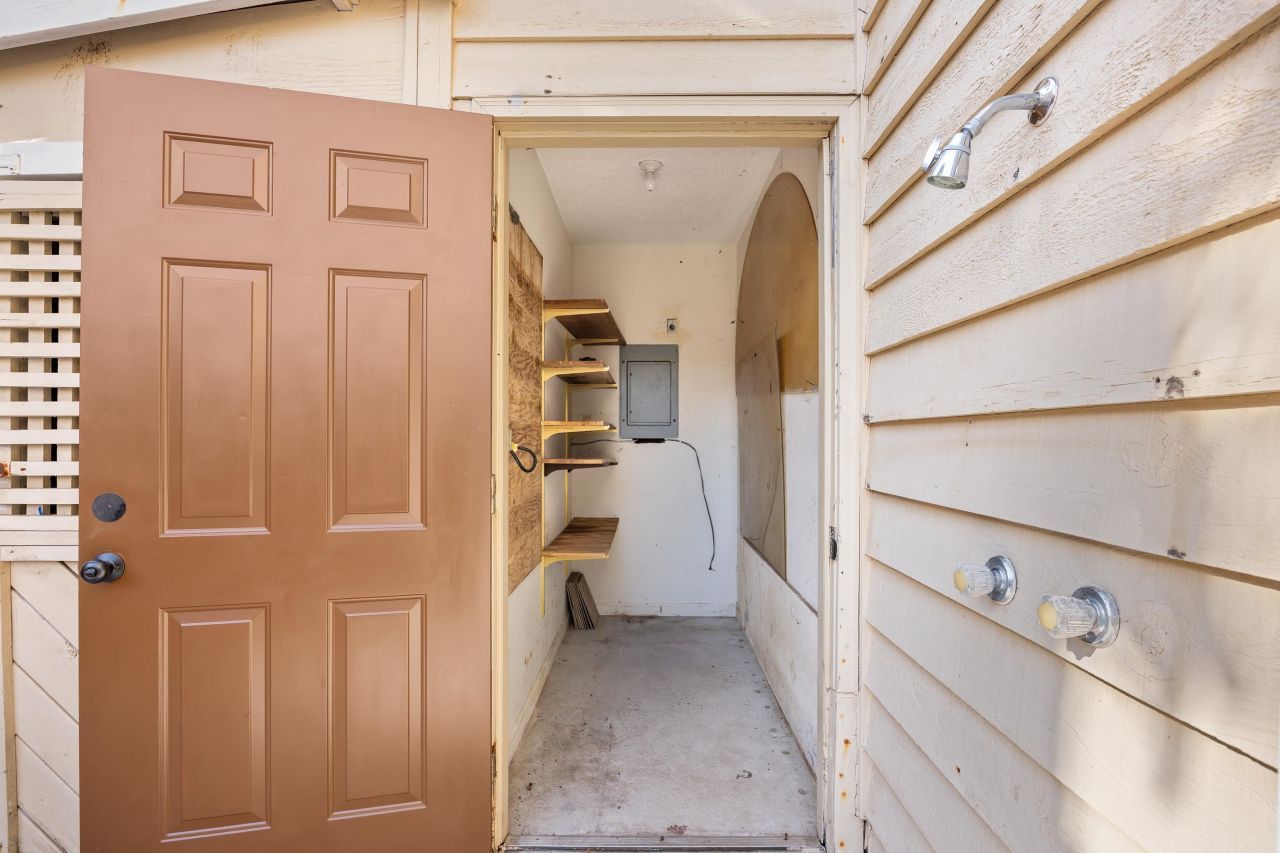 1004 Edge Dr.  Photo 13