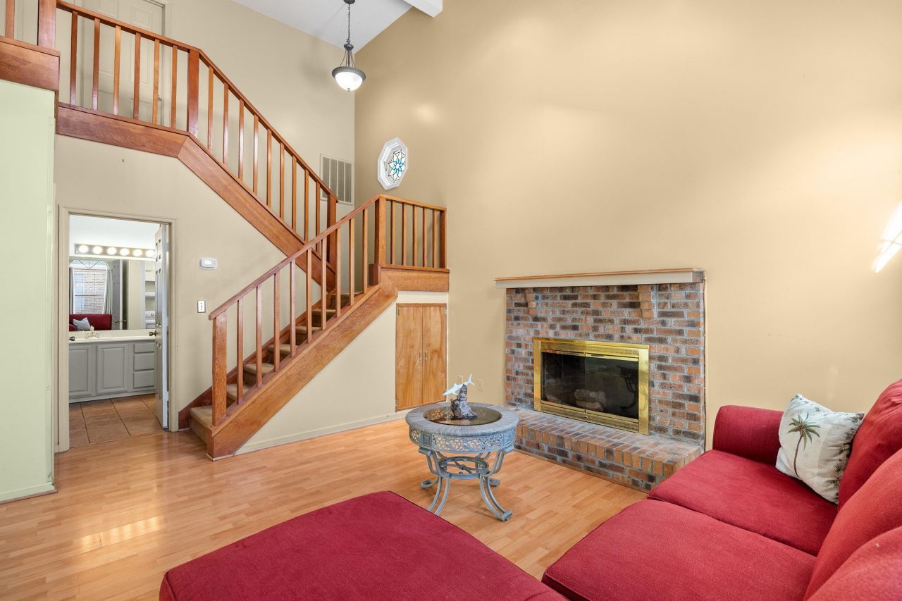 1004 Edge Dr.  Photo 16