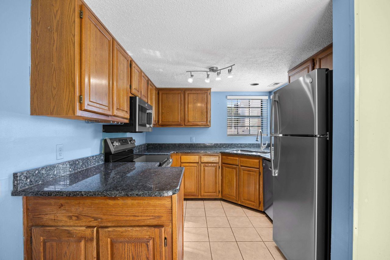 1004 Edge Dr.  Photo 21