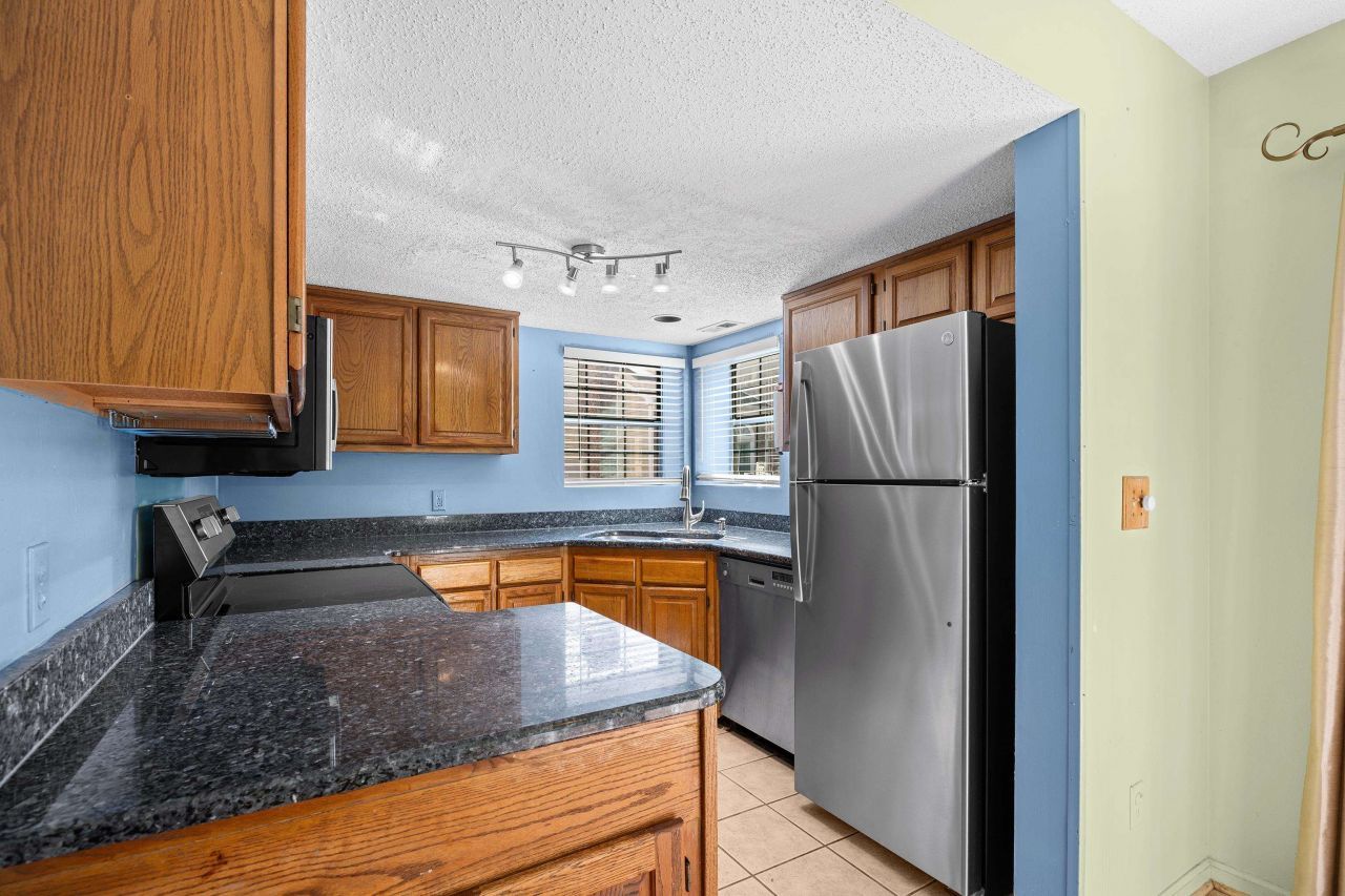 1004 Edge Dr.  Photo 22