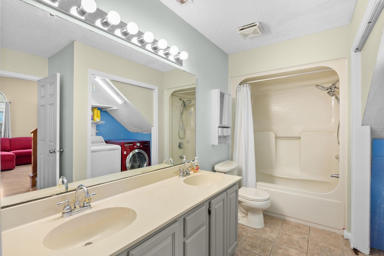 1004 Edge Dr.  Photo 25