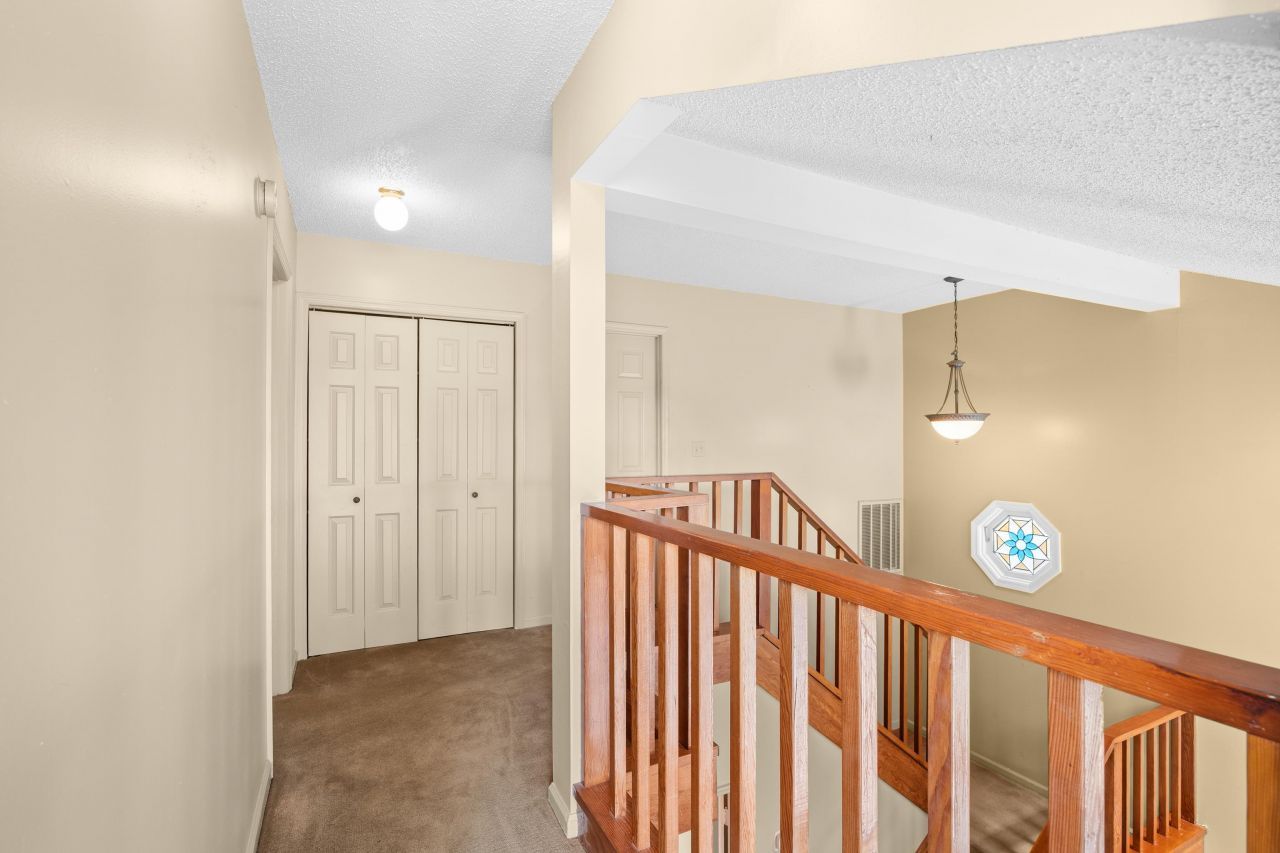 1004 Edge Dr.  Photo 26