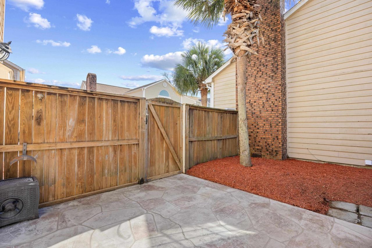 1004 Edge Dr.  Photo 9