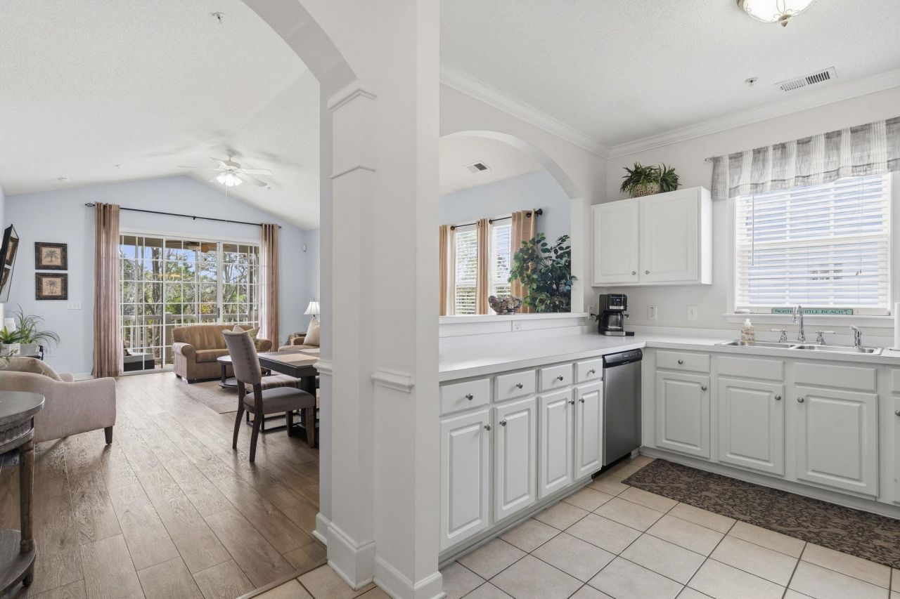 6015 Catalina Dr.  Photo 4