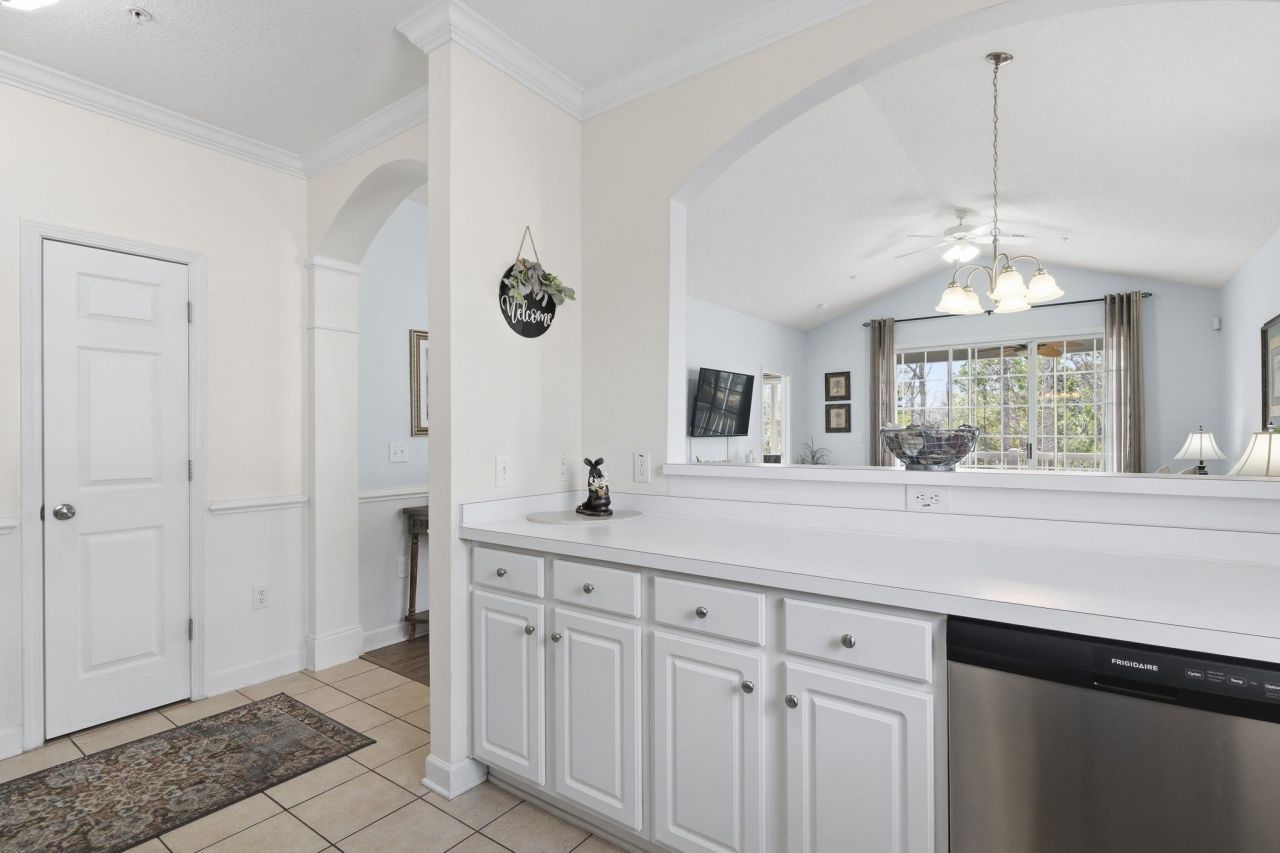 6015 Catalina Dr. Photo 8