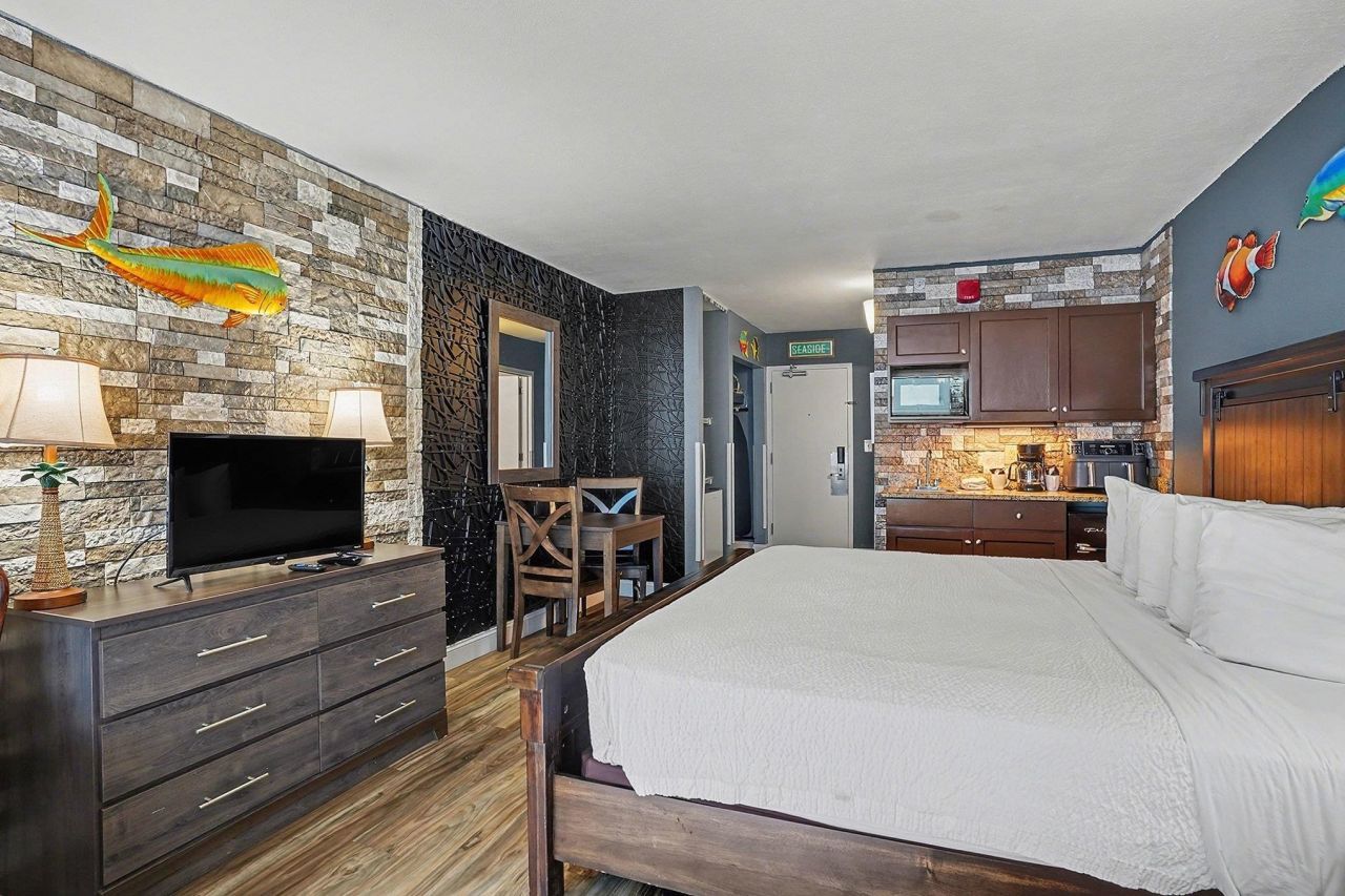 1501 S Ocean Blvd. Photo 8